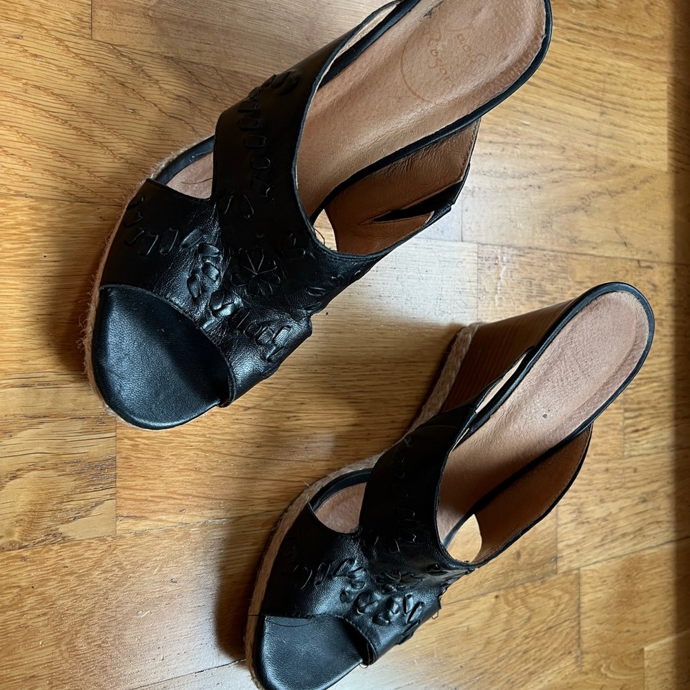 Jack Rogers Elegant Black Wedge Shoes with Open Toe Design